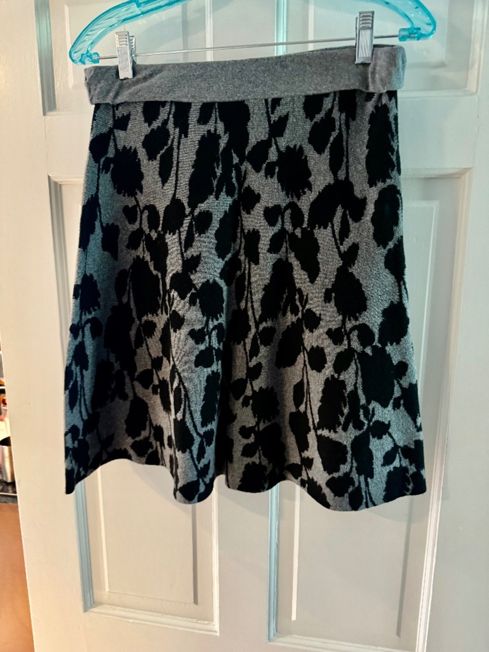 Ann Taylor Flare Skirt Gray/Black size MedPetite